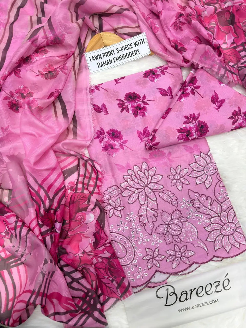 3 Pcs Women's Unstitched Printed Suit