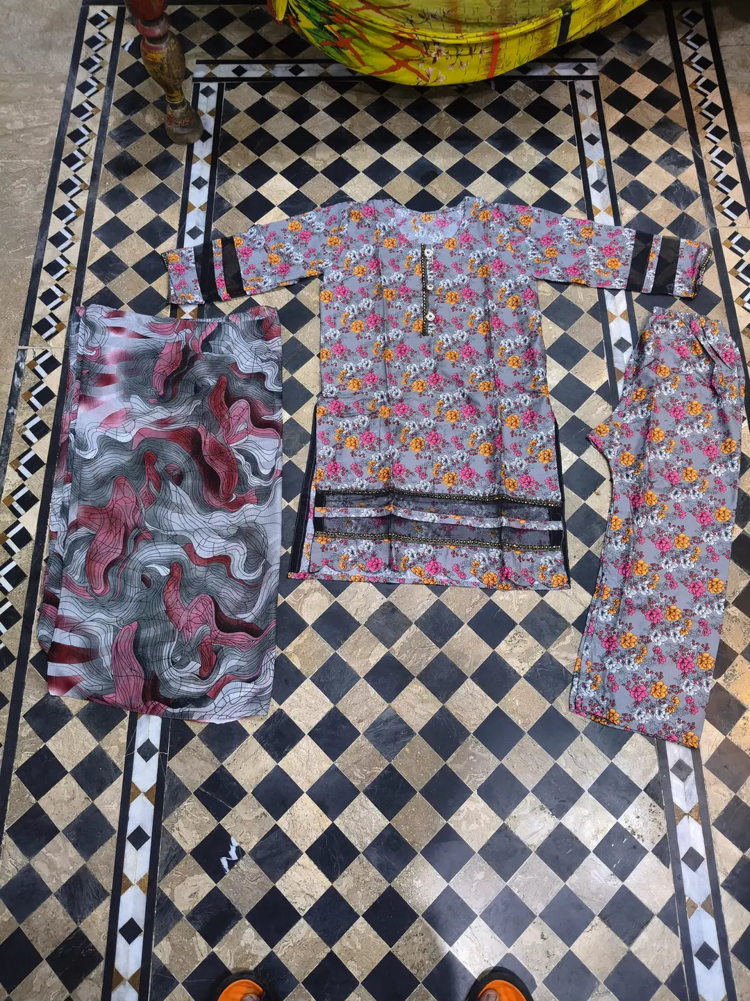 3 Pcs Women's Stitched Fancy Tissue Work Printed Suit