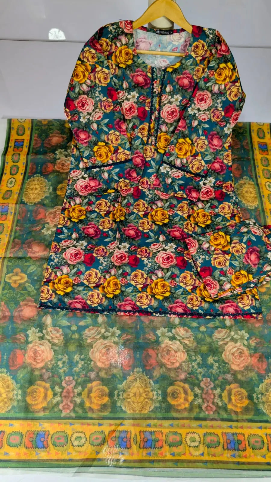 3 Pcs Women's Stitched Lawn Digital Print Suit