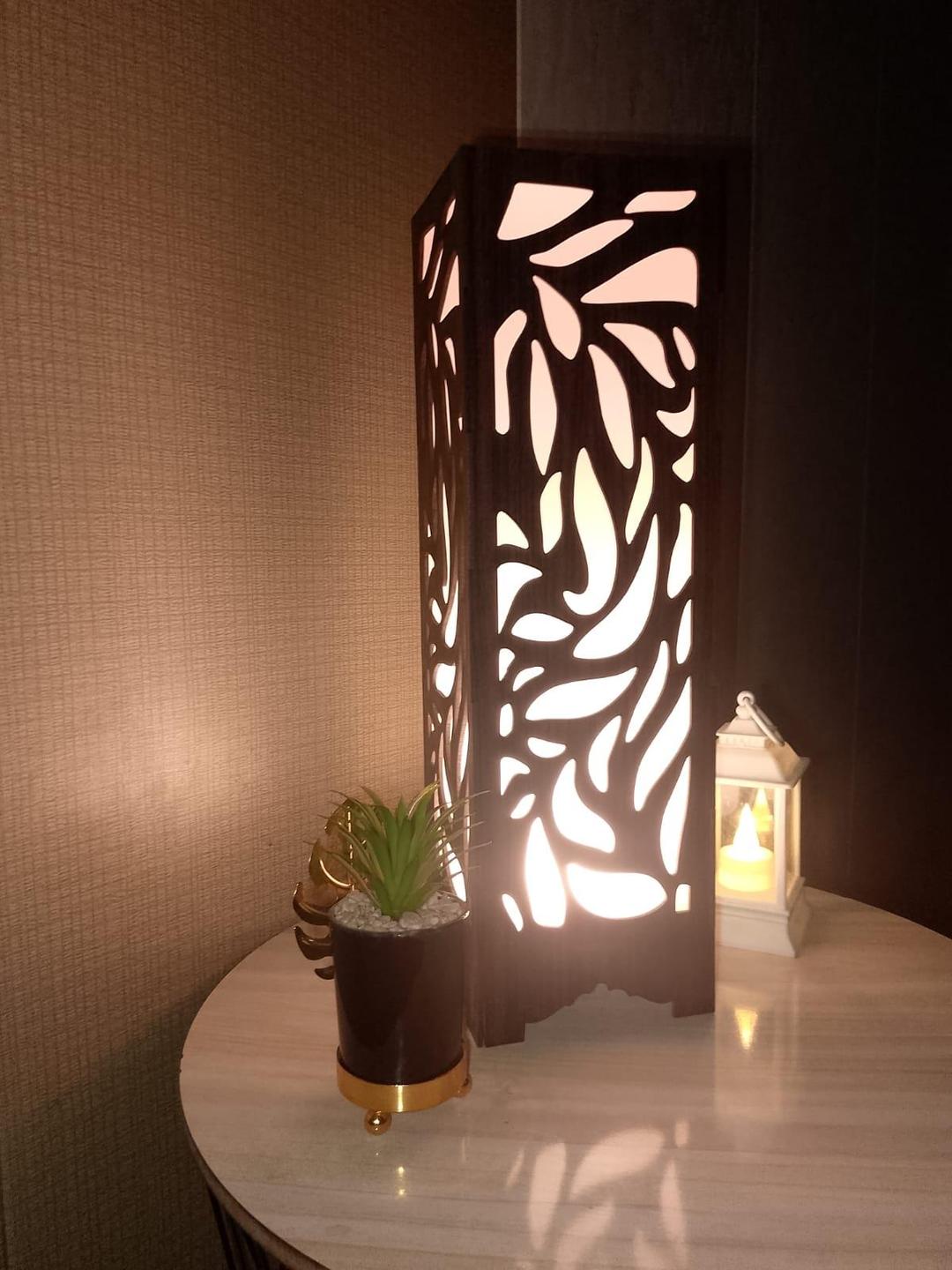 Wooden Leaf Pattern Table Lamp with Warm LED Light